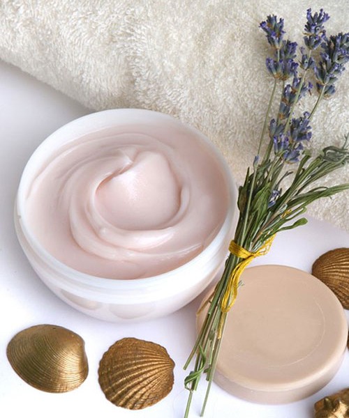 Crema de base natural para cuerpo y cara