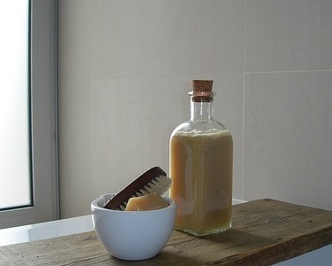 Receta de champú anticaspa de jojoba y árbol de té
