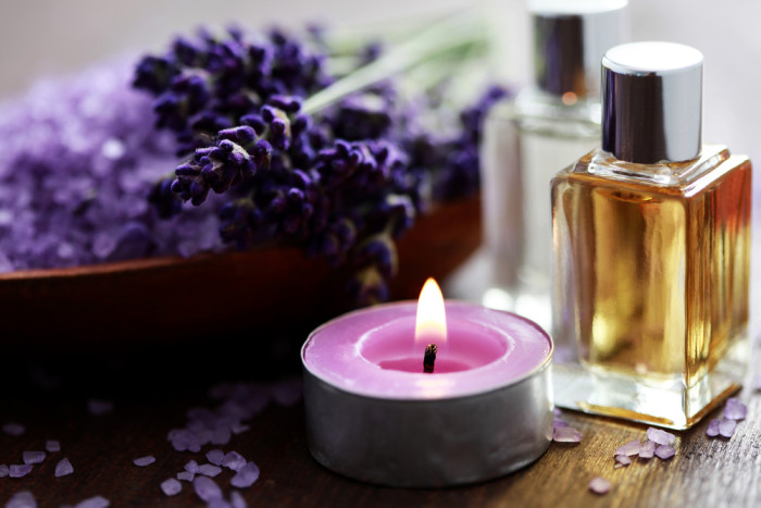 Averigua los diferentes beneficios de hacer perfumes naturales